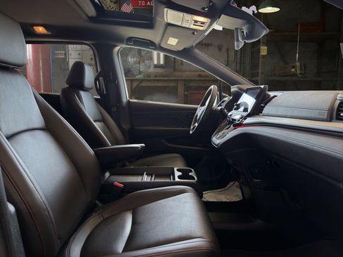 Used 2023 Honda Odyssey Sport image 15