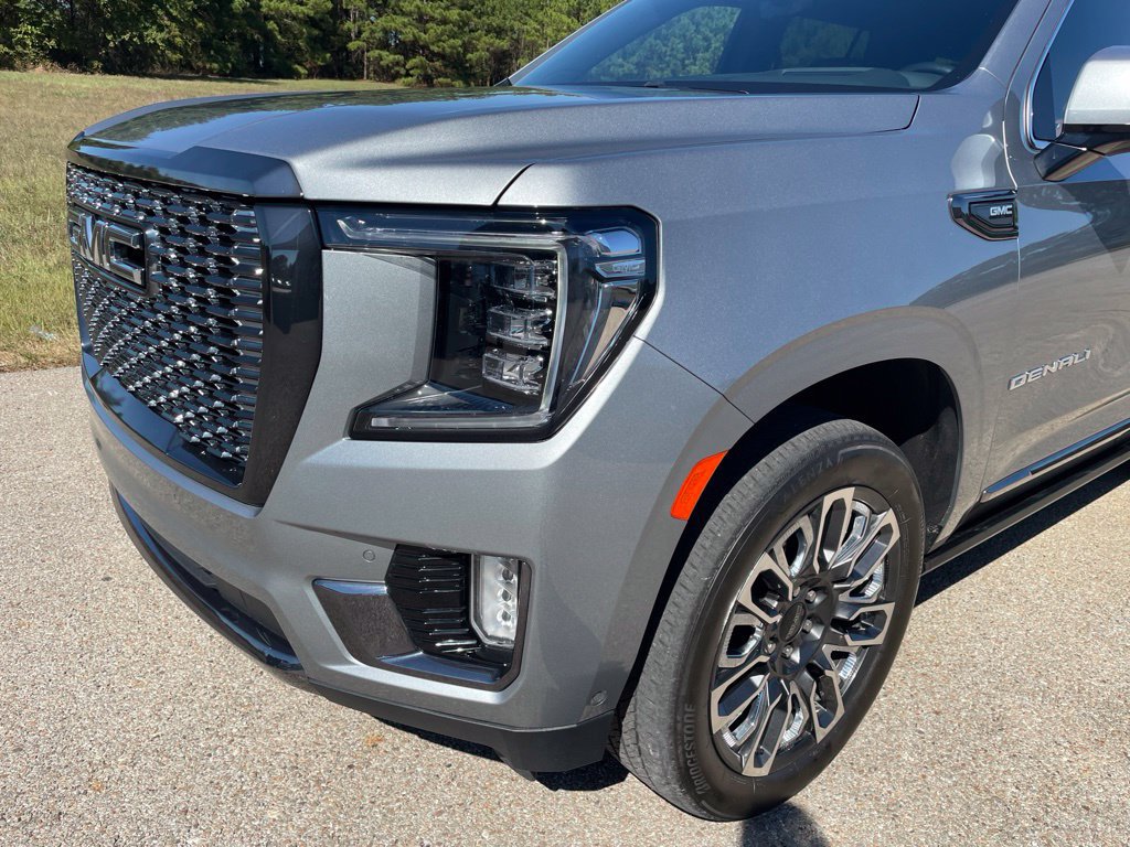Used 2023 GMC Yukon Denali Ultimate AWD/4WD image 11