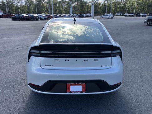 Used 2026 Toyota Prius Plug-In Hybrid FWD image 4