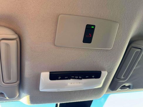 Certified 2025 Nissan Versa SR w/ Trunk Package image 29