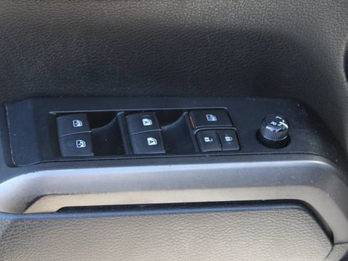 Used 2019 Toyota Tacoma TRD Sport AWD/4WD image 29