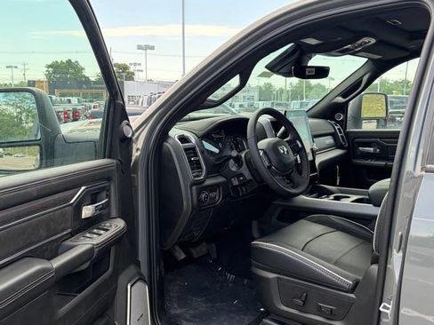 New 2026 RAM 2500 Laramie AWD/4WD image 14