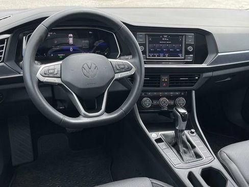 Used 2023 Volkswagen Jetta SE FWD image 6