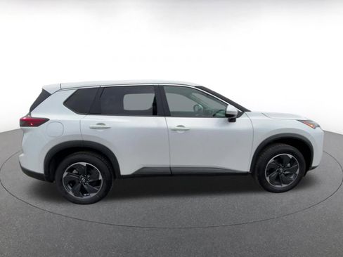 Used 2025 Nissan Rogue SV image 16