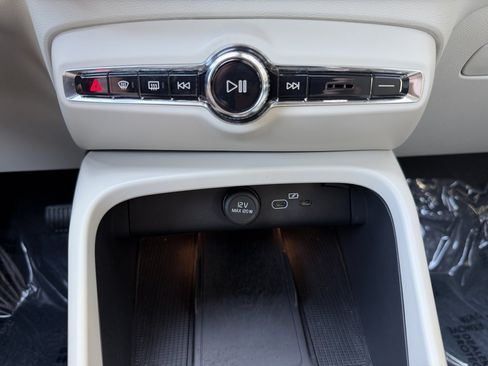 Used 2025 Volvo XC40 B5 Plus w/ Protection Package Premier AWD/4WD image 24