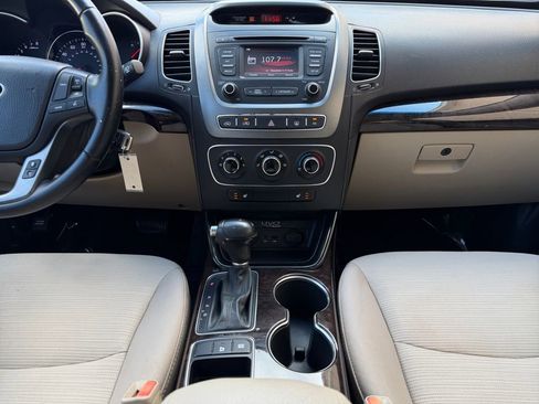 Used 2015 Kia Sorento LX image 26