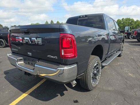 New 2026 RAM 2500 Laramie AWD/4WD image 7