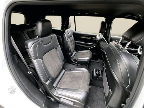 Used 2021 Jeep Grand Cherokee L Laredo image 23