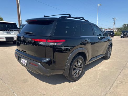 Used 2024 Nissan Pathfinder SV w/ SV Premium Package FWD image 5