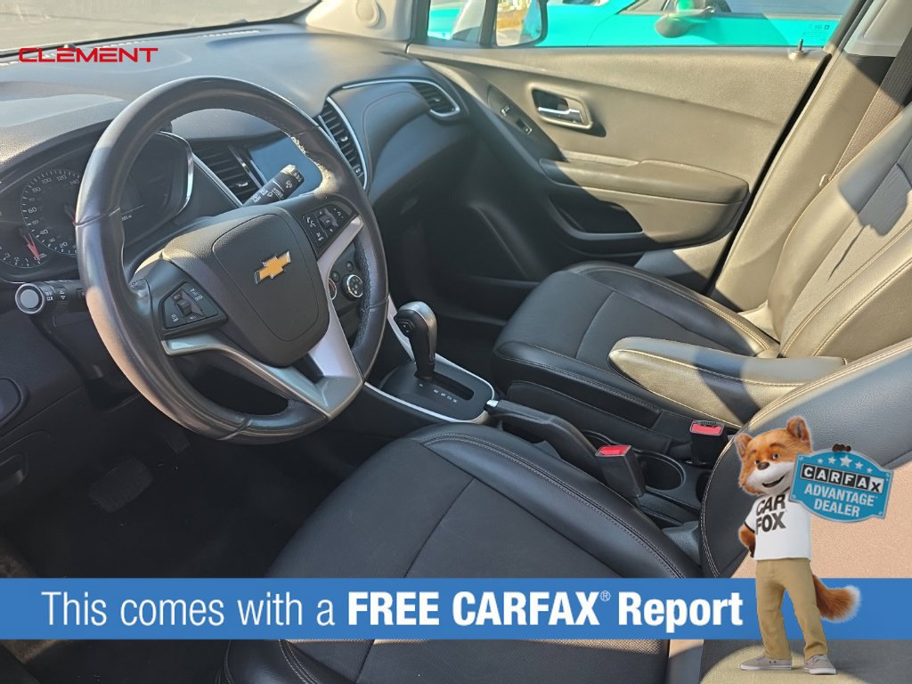 Used 2022 Chevrolet Trax LT w/ LT Convenience Package AWD/4WD image 2