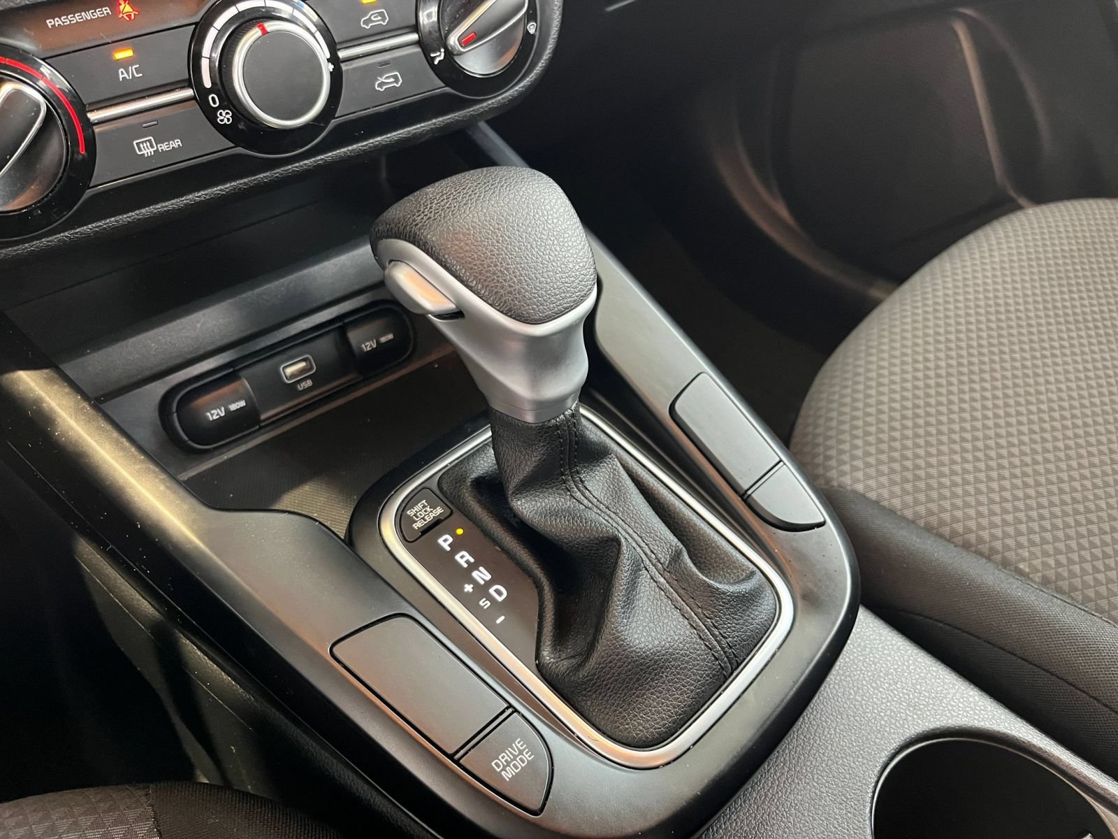 Used 2025 Kia Soul LX w/ LX Technology Package FWD image 38