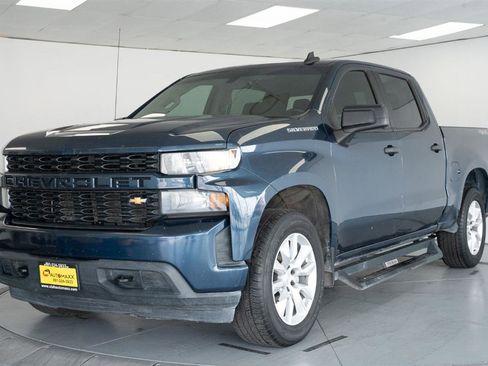 Used 2020 Chevrolet Silverado 1500 Custom w/ Custom Value Package AWD/4WD image 3