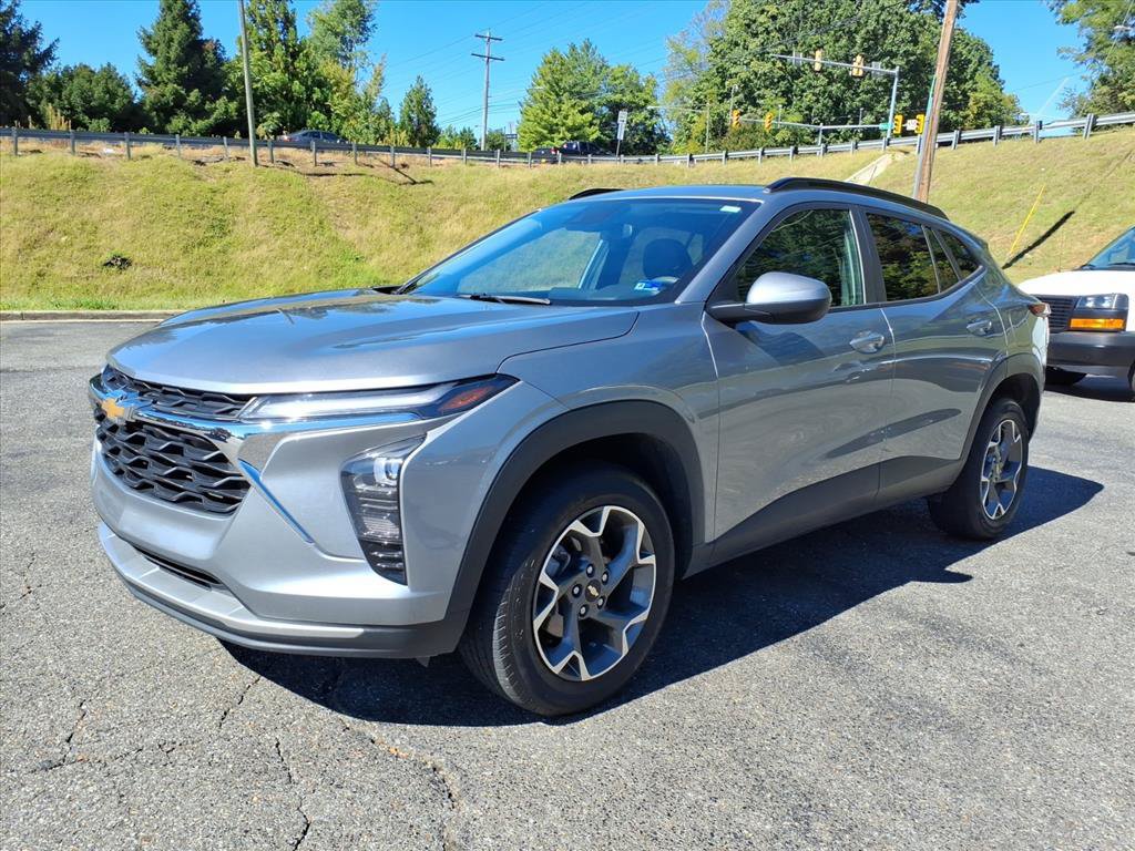 Used 2024 Chevrolet Trax LT FWD image 7