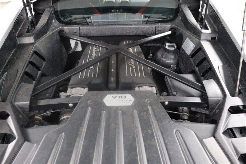 Used 2015 Lamborghini Huracan LP 610-4 AWD/4WD image 25