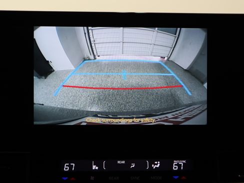 Used 2025 Toyota Sienna XLE Woodland Edition image 22