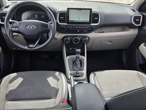 Used 2023 Hyundai Venue Limited FWD image 14