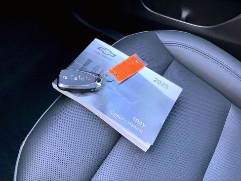 Used 2025 Chevrolet Trax ACTIV w/ Sunroof Package image 15