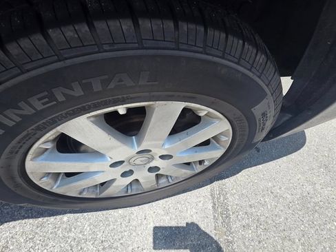 Used 2014 Chrysler Town & Country Touring FWD image 7