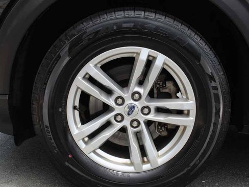 Used 2020 Ford Explorer XLT w/ Equipment Group 202A AWD/4WD image 35