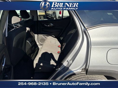 Used 2024 GMC Terrain SLE w/ Driver Convenience Package image 14