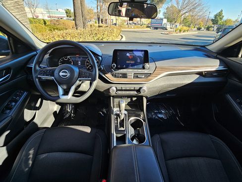 Used 2024 Nissan Altima 2.5 SV image 18