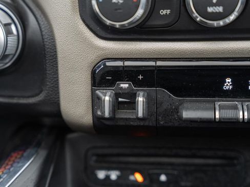 Used 2019 RAM 1500 Laramie image 34