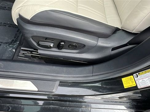 Used 2025 Lexus ES 300h w/ Luxury Package image 14