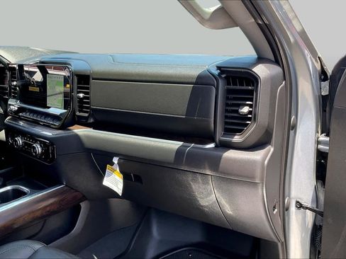 Used 2023 GMC Sierra 1500 SLT RWD image 18