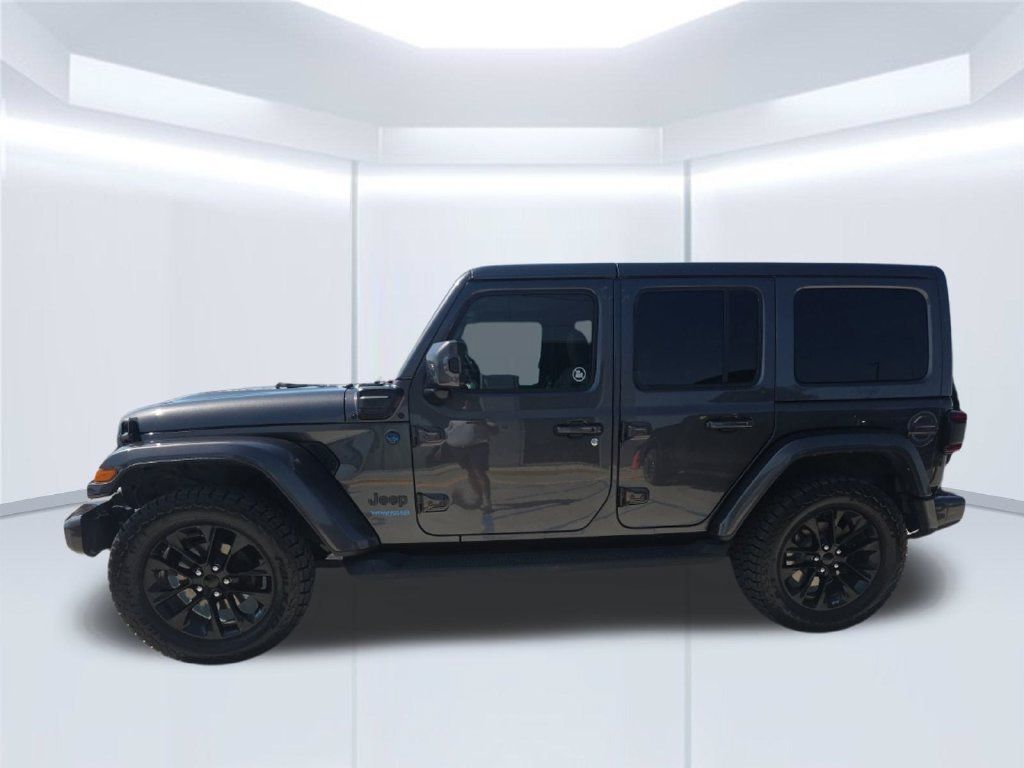 Used 2021 Jeep Wrangler Unlimited Sahara AWD/4WD image 38