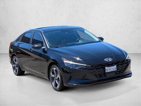Used 2023 Hyundai Elantra SEL w/ Convenience Package FWD image 3