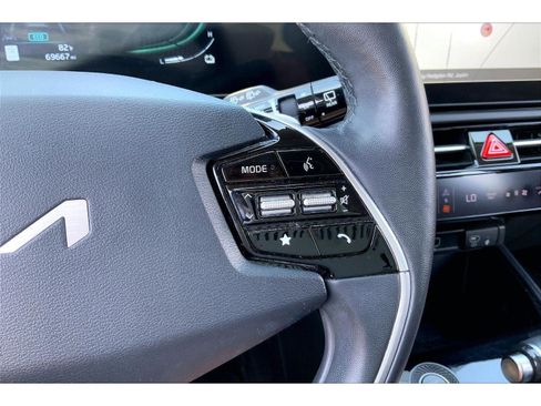 Used 2023 Kia Niro SX Touring FWD image 17