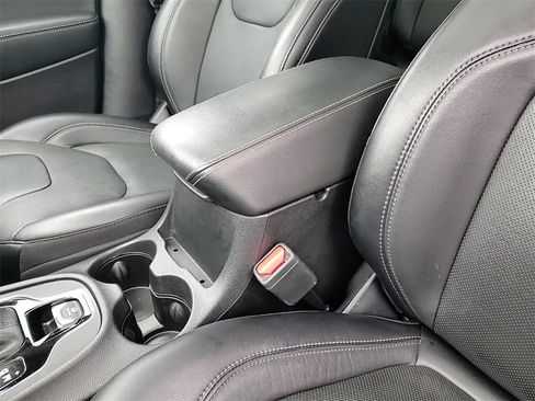 Used 2022 Jeep Cherokee Limited image 19