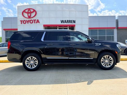 Used 2023 GMC Yukon XL SLT AWD/4WD image 3