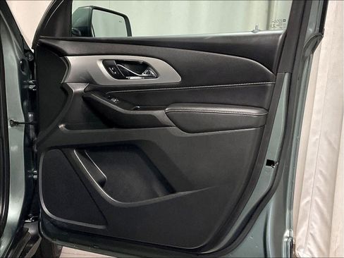 Used 2023 Chevrolet Traverse LT image 12