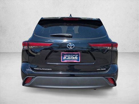 Used 2021 Toyota Highlander LE AWD/4WD image 7