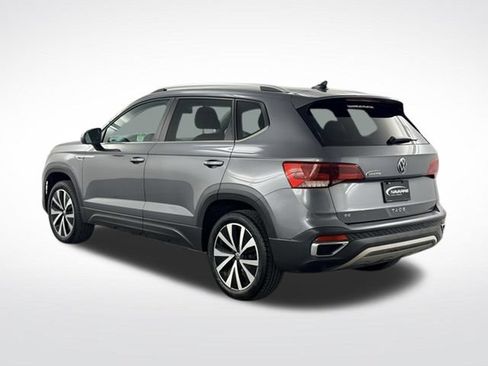 Used 2022 Volkswagen Taos SE FWD image 6