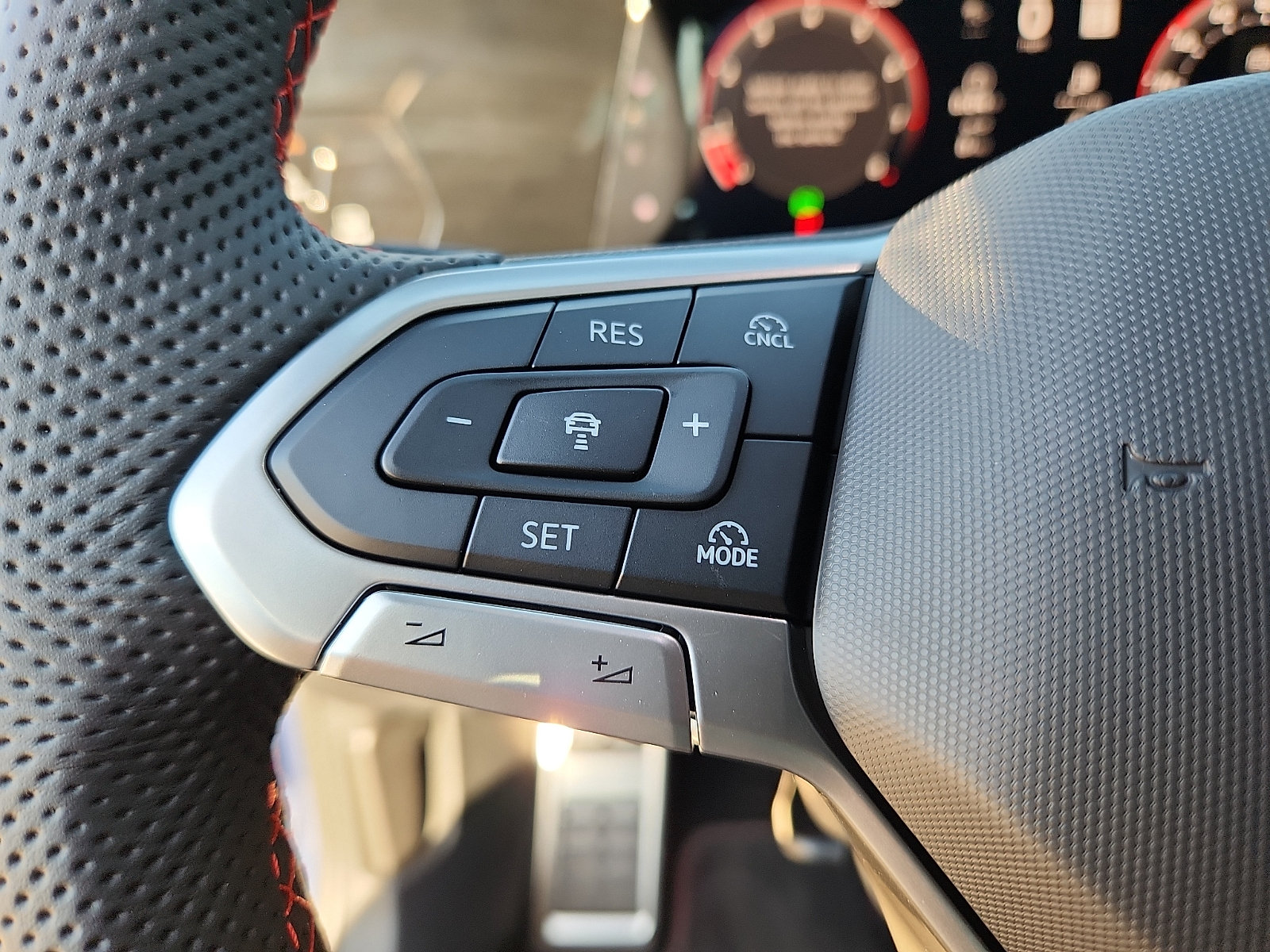 New 2026 Volkswagen GTI SE FWD image 15