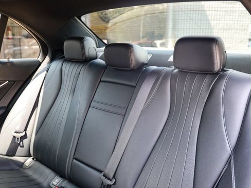 Used 2019 Mercedes-Benz E 300 4MATIC image 35