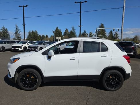 Used 2022 Chevrolet Trax LT w/ Sport Edition image 3