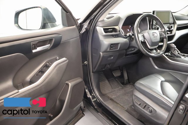 Used 2024 Toyota Highlander XLE AWD/4WD image 8