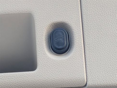 Used 2016 Cadillac Escalade Luxury image 13