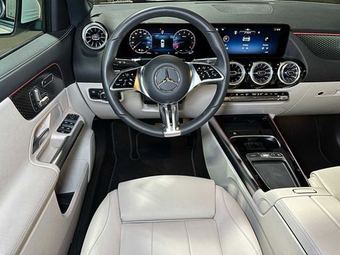 Certified 2025 Mercedes-Benz GLA 250 4MATIC image 38