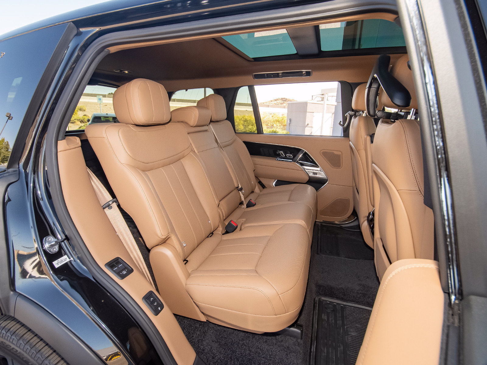 New 2026 Land Rover Range Rover Long Wheelbase SE AWD/4WD image 47