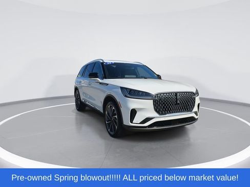 Used 2025 Lincoln Aviator Reserve AWD/4WD image 2