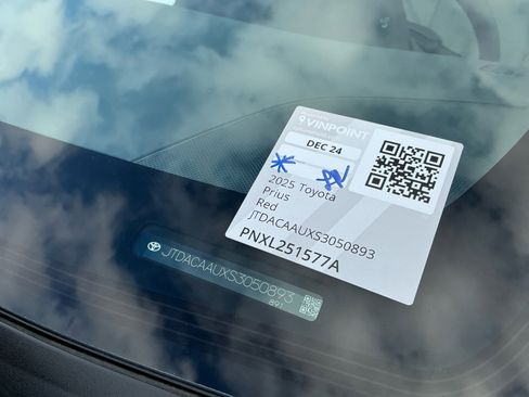 Certified 2025 Toyota Prius XLE image 23