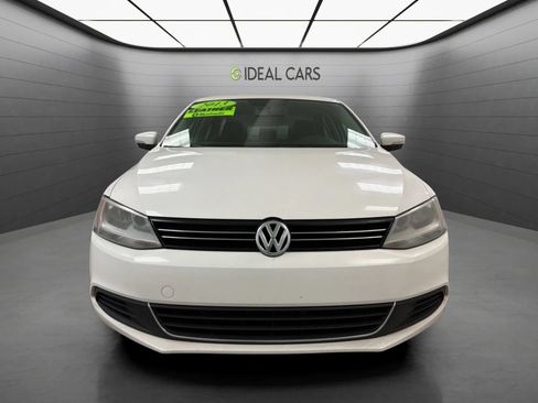 Used 2013 Volkswagen Jetta SE FWD image 2