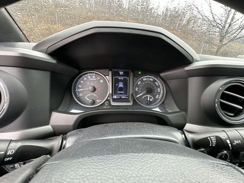 Used 2017 Toyota Tacoma TRD Sport w/ Premium & Technology Package image 13