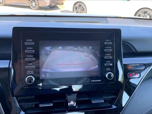 Used 2024 Toyota Camry SE image 29