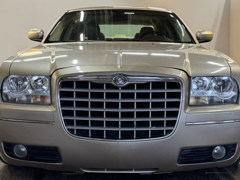 Used 2006 Chrysler 300 Touring RWD image 3