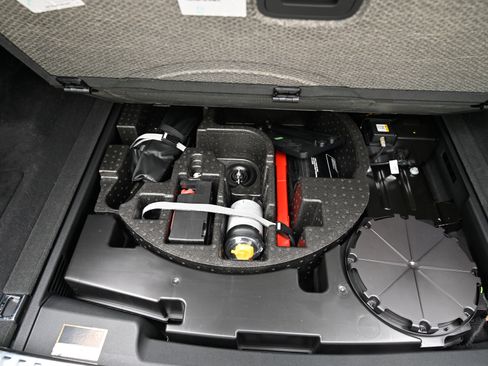 Used 2021 Lamborghini Urus Base image 46